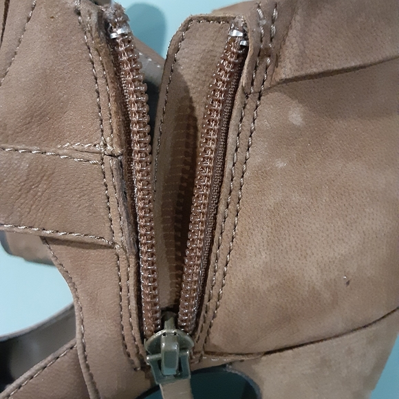 B Makovsky heels in a size 6 M - Picture 7 of 10